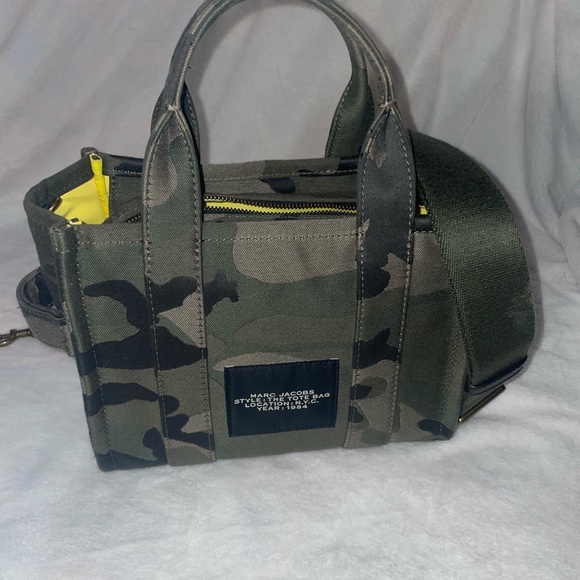 Marc Jacobs Green Camo Tote Bag - Picture 4 of 7